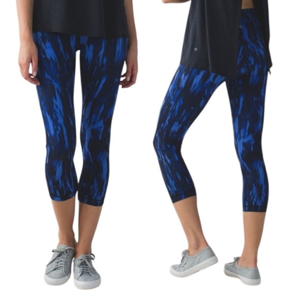 Lululemon Wunder Under Crop Size 4 (Hi-Rise) Painted Animal Sprinkler Blue